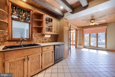 Kitchen - 3 Whitcraft Dr, Lititz, PA 17543 photo 6 of 6