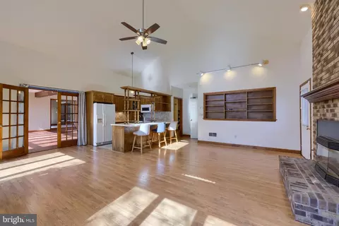 Living - 3 Whitcraft Dr, Lititz, PA 17543 photo 13 of 15