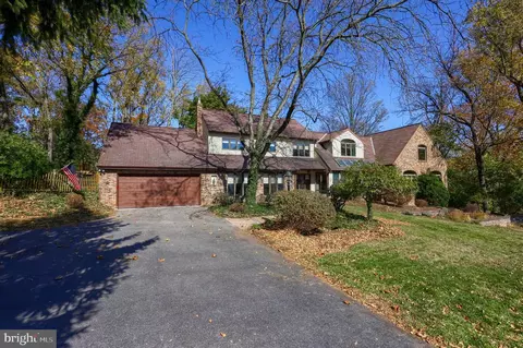 Exterior - 3 Whitcraft Dr, Lititz, PA 17543 photo 9 of 11