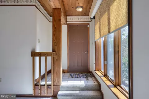 Entry Way - 3 Whitcraft Dr, Lititz, PA 17543 photo 1 of 4