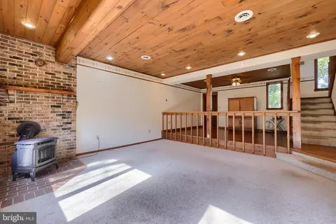 Living - 3 Whitcraft Dr, Lititz, PA 17543 photo 1 of 15