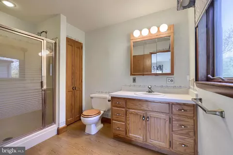 Bath - 3 Whitcraft Dr, Lititz, PA 17543 photo 4 of 5