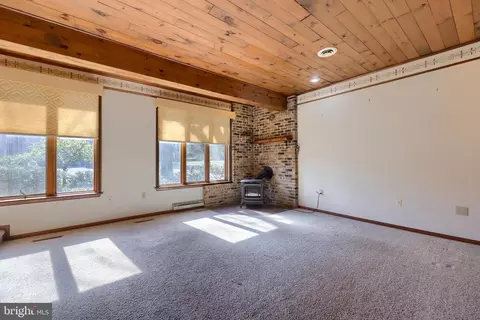 Living - 3 Whitcraft Dr, Lititz, PA 17543 photo 5 of 15