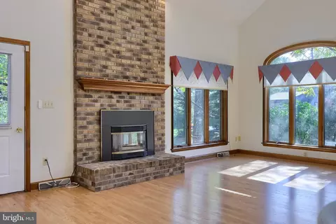 Living - 3 Whitcraft Dr, Lititz, PA 17543 photo 14 of 15