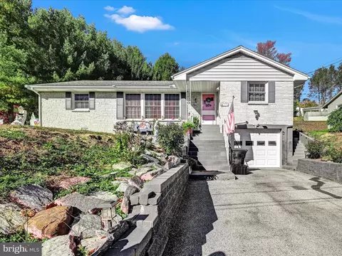 134 Rapho St, Manheim, PA 17545