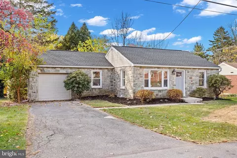 318 Dahlia Rd, Lancaster, PA 17602
