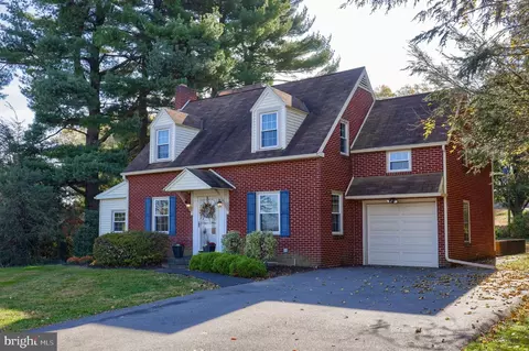 90 Northview Dr, Lancaster, PA 17601