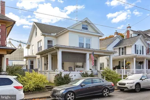 11 W Stiegel St, Manheim, PA 17545