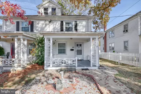 711 Broad St, Akron, PA 17501