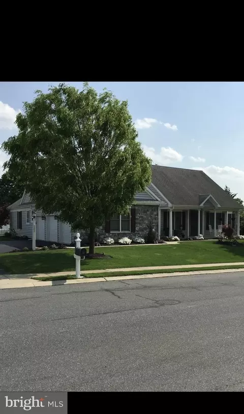 203 Fieldgate Dr, Lancaster, PA 17603
