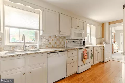 Kitchen - 249 Landis Valley Rd, Lititz, PA 17543 photo 4 of 4