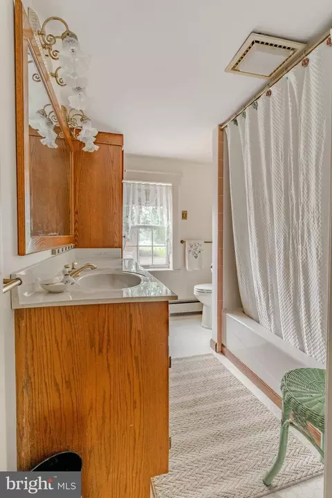Bath - 249 Landis Valley Rd, Lititz, PA 17543 photo 7 of 8