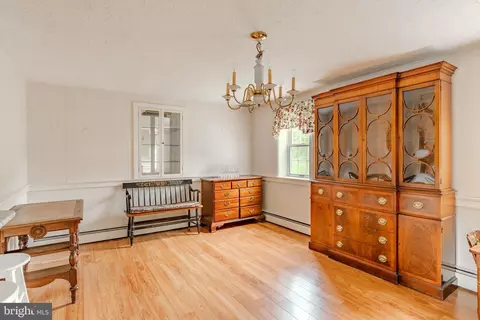 Dining - 249 Landis Valley Rd, Lititz, PA 17543 photo 2 of 4