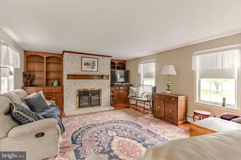 Living - 249 Landis Valley Rd, Lititz, PA 17543 photo 4 of 6