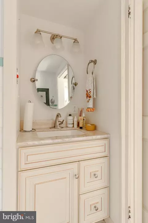 Bath - 249 Landis Valley Rd, Lititz, PA 17543 photo 1 of 8