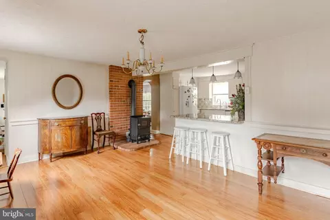 Dining - 249 Landis Valley Rd, Lititz, PA 17543 photo 3 of 4