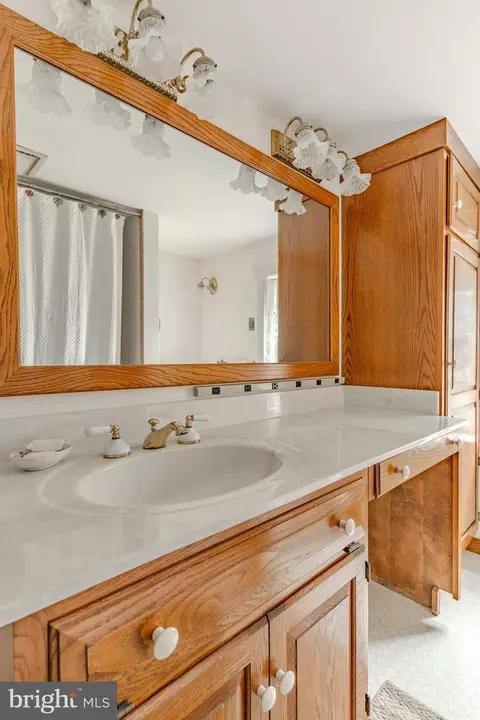 Bath - 249 Landis Valley Rd, Lititz, PA 17543 photo 8 of 8