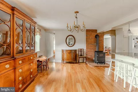 Dining - 249 Landis Valley Rd, Lititz, PA 17543 photo 4 of 4