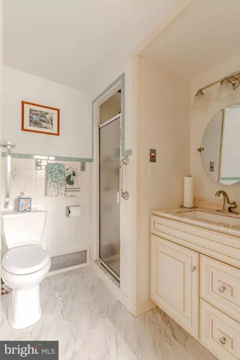 Bath - 249 Landis Valley Rd, Lititz, PA 17543 photo 2 of 8
