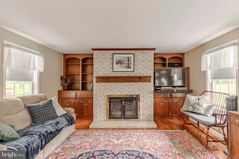 Living - 249 Landis Valley Rd, Lititz, PA 17543 photo 5 of 6