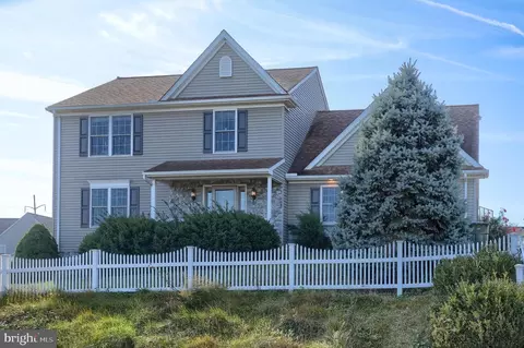 215 W Sunhill Rd, Manheim, PA 17545