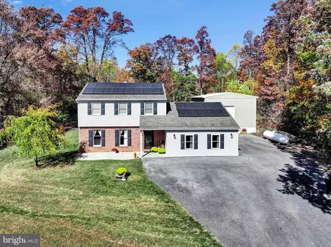 246 Black Horse Rd, Reinholds, PA 17569