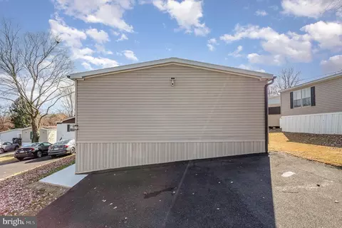 8 Earl Ln, Lititz, PA 17543 photo 3