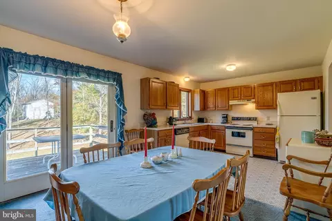 Dining - 313 Farm Del Cir, Lititz, PA 17543 photo 2 of 2