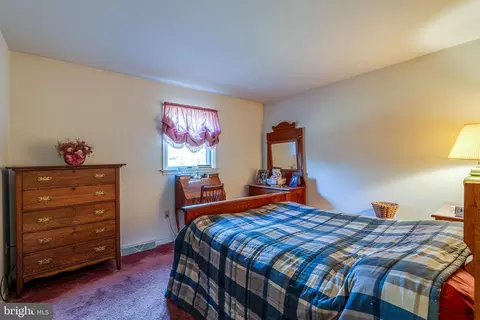 Bedroom - 313 Farm Del Cir, Lititz, PA 17543 photo 1 of 4