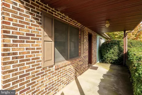 Exterior - 313 Farm Del Cir, Lititz, PA 17543 photo 1 of 2