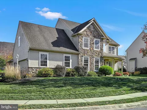 328 Squire Ln, Lititz, PA 17543 photo 2