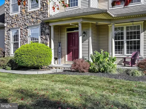 328 Squire Ln, Lititz, PA 17543 photo 3