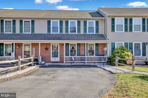 223 Chelmsford Dr, Marietta, PA 17547