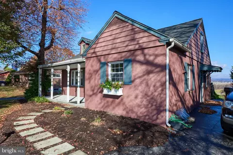 351 E Lexington Rd, Lititz, PA 17543 photo 2