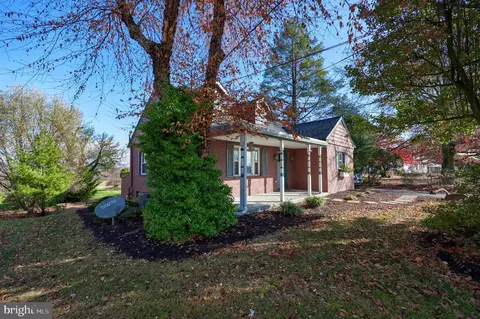 351 E Lexington Rd, Lititz, PA 17543 photo 3