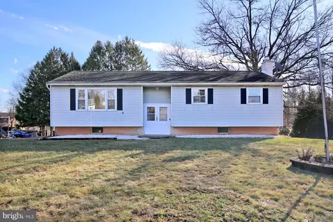 8 James Cir, Denver, PA 17517