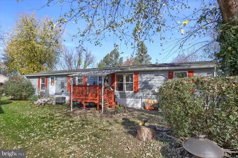 100 Market St # 8, Bainbridge, PA 17502