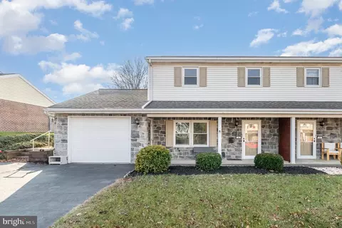 8 Oriole Dr, Ephrata, PA 17522