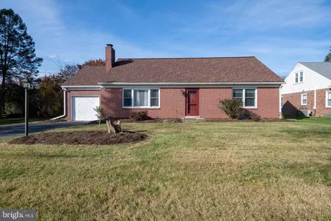 716 Farmingdale Rd, Lancaster, PA 17603