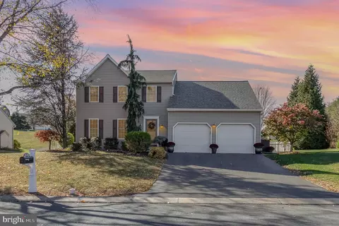 10 Foxrun Ter, Lititz, PA 17543