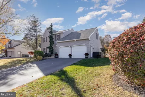 10 Foxrun Ter, Lititz, PA 17543 photo 3