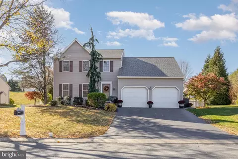 10 Foxrun Ter, Lititz, PA 17543 photo 2