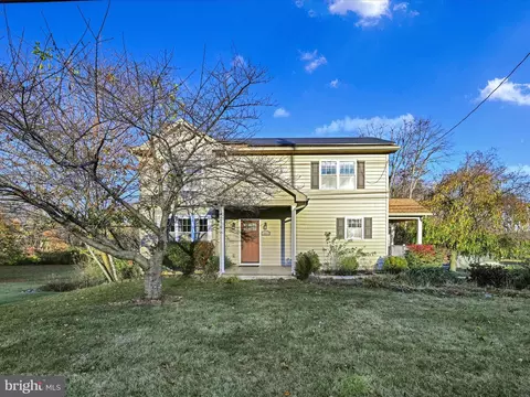 230 E Church St, Stevens, PA 17578