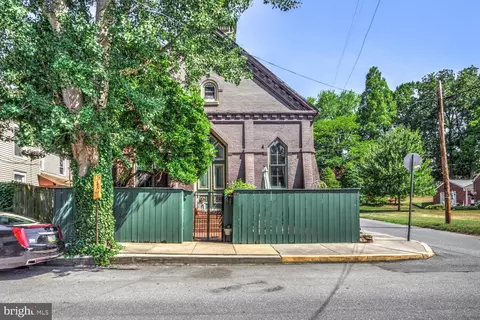 102 12 W Walnut St, Marietta, PA 17547