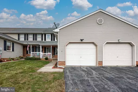 6 Greythorne Rd, Lancaster, PA 17603