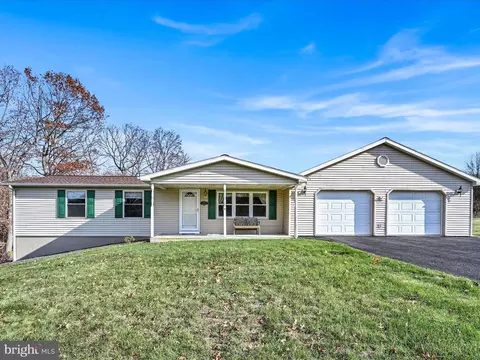 40 Mountain Rd, Denver, PA 17517