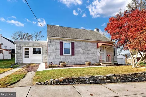 125 Gerhart Ave, Ephrata, PA 17522