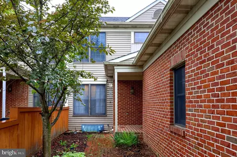 1811 Spring Ridge Ln, Lancaster, PA 17603
