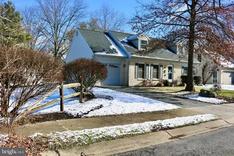 237 Skylark Rd, Lititz, PA 17543 photo 2