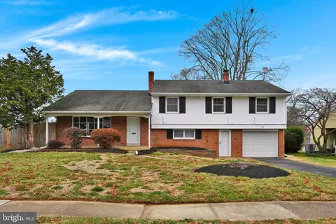 446 Penn View Dr, Millersville, PA 17551